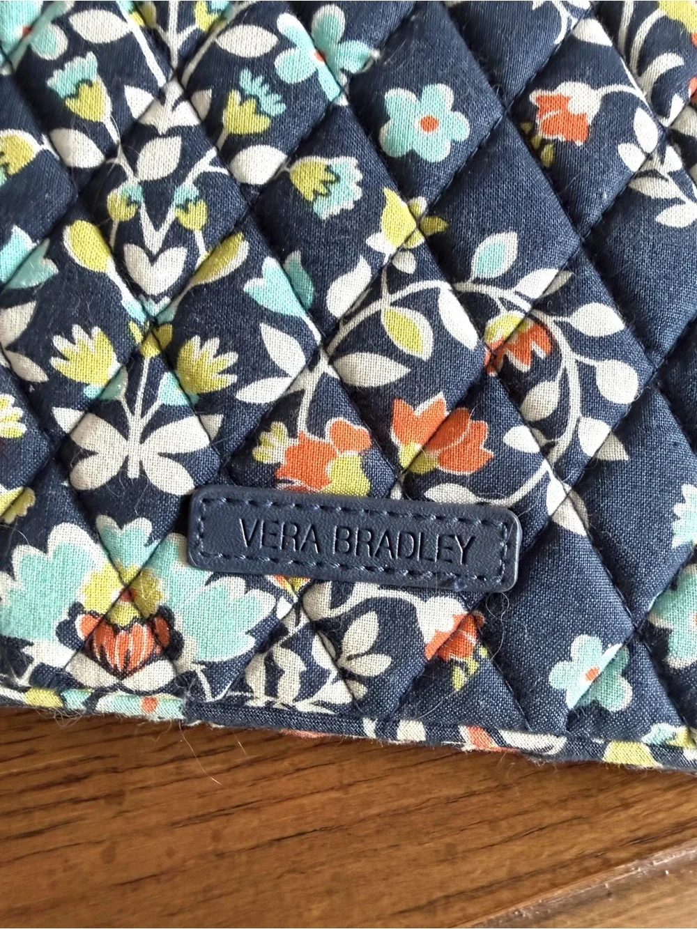 🐭 Sale! Vera Bradley Chandelier Navy Floral Quilted padded Pouch for tablets EUC